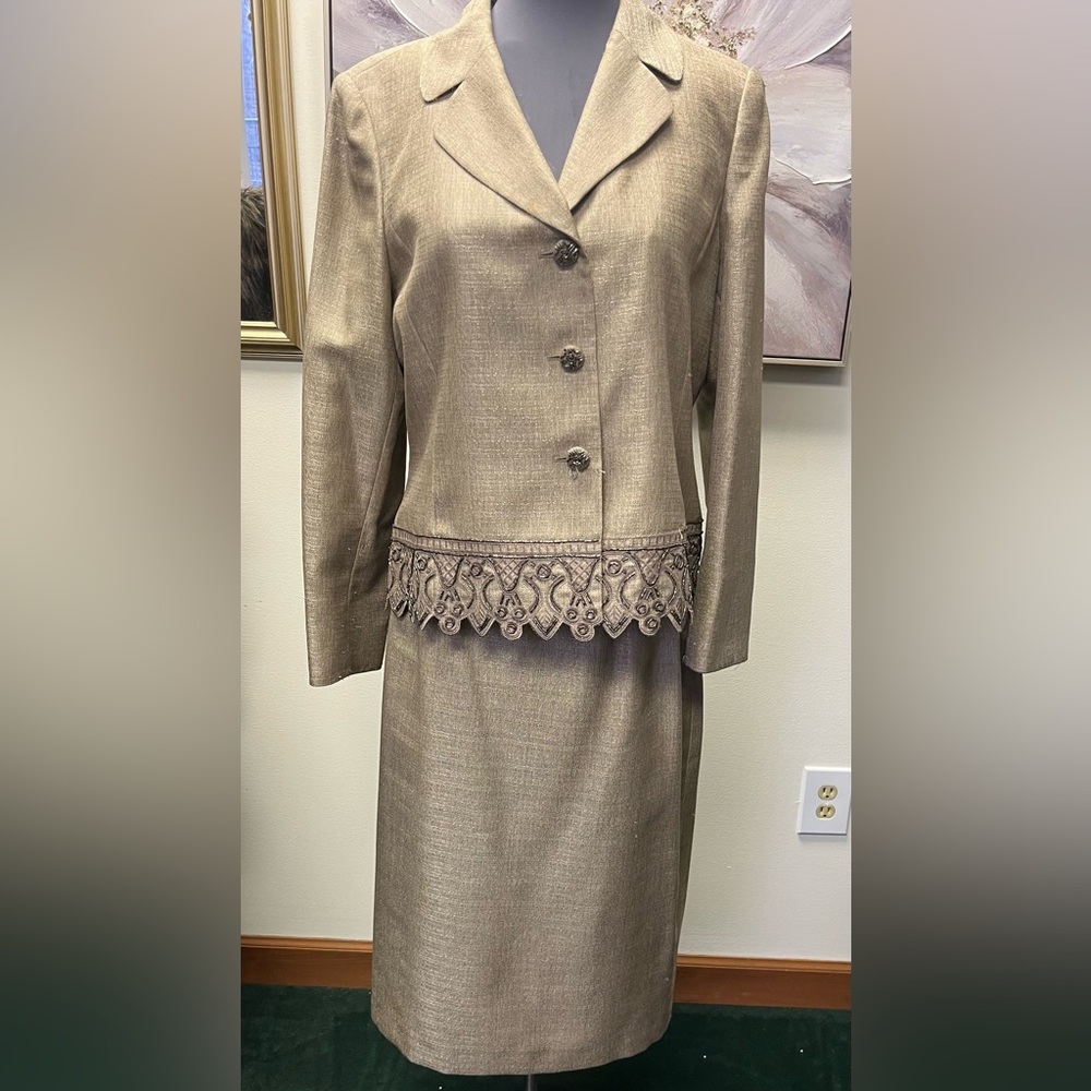 Kasper 2-piece suit Like New!  SZ-16